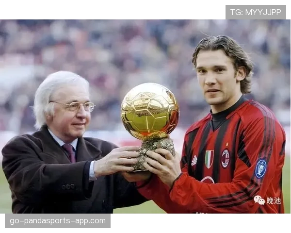 内斯塔与卡福如何在顶级联赛中实现防线从集中到分散的结构转换