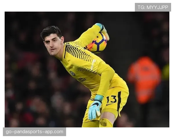 库尔图瓦如何以禁区统治力与高球处理能力构筑防守安全区